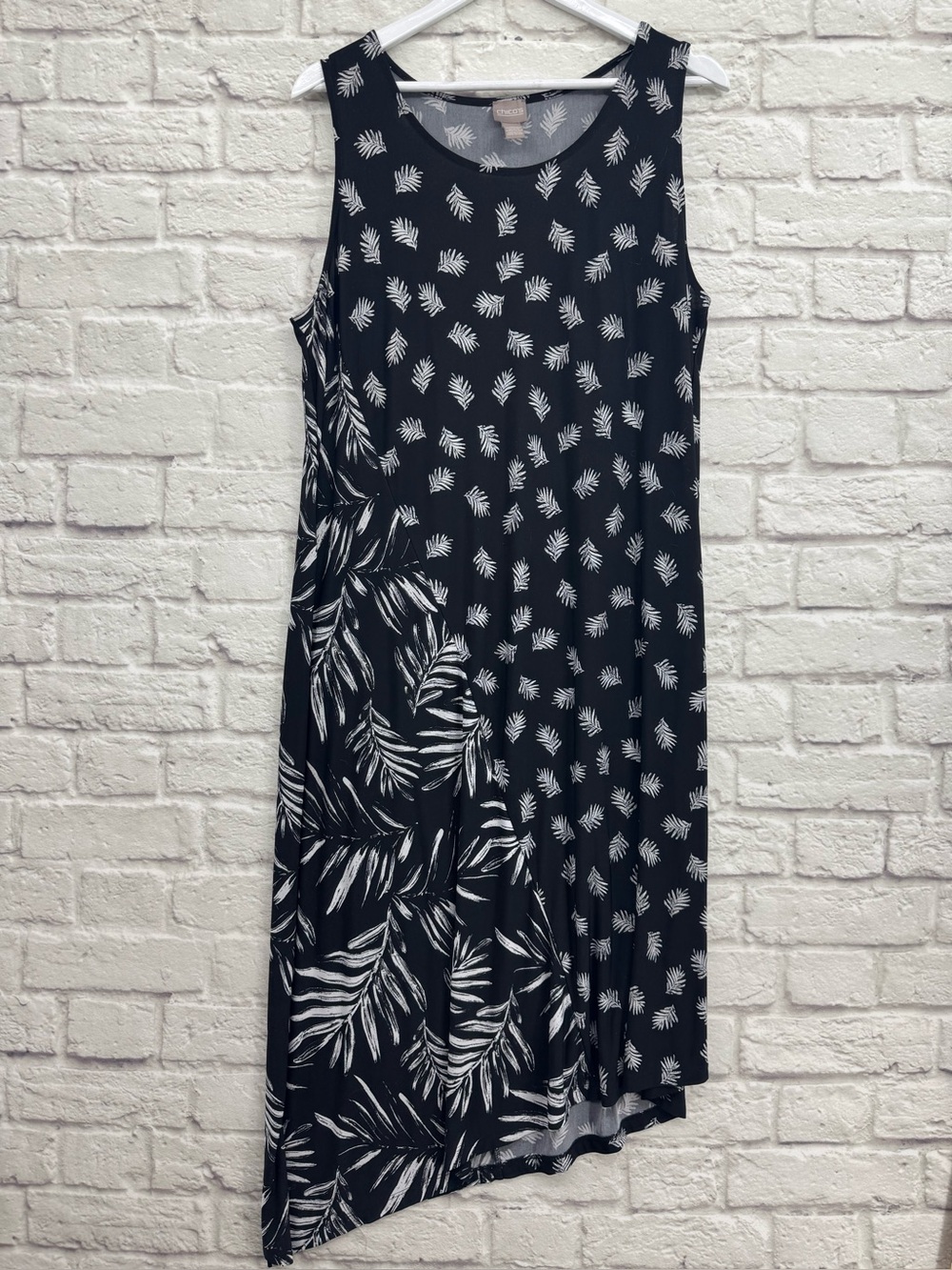 Chico’s Leaf Print Sleeveless Asymmetrical Hem Dress Size 3 XL Black White Boho